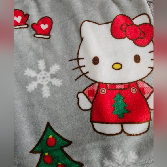 Hello Kitty Christmas Plush Throw Blanket - Picture 4 of 4